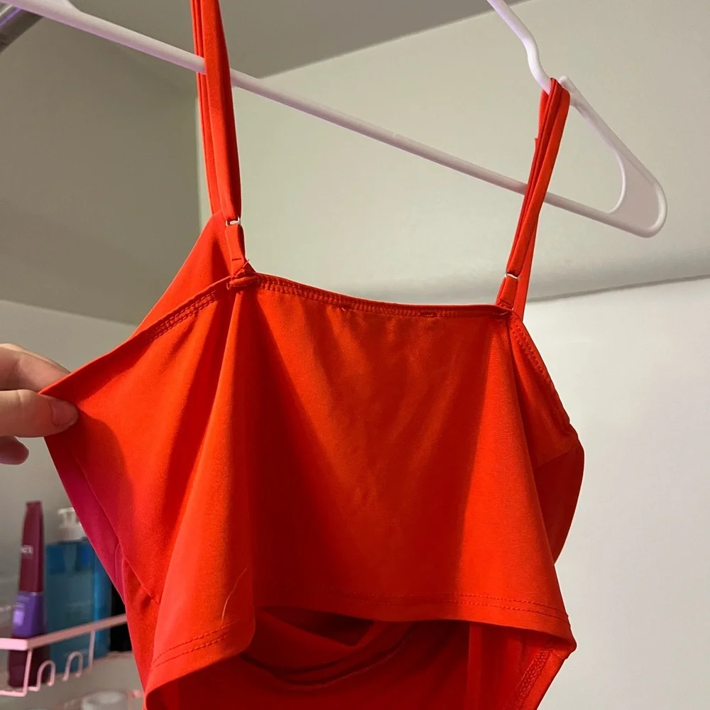 Red top - Picture 2 of 4